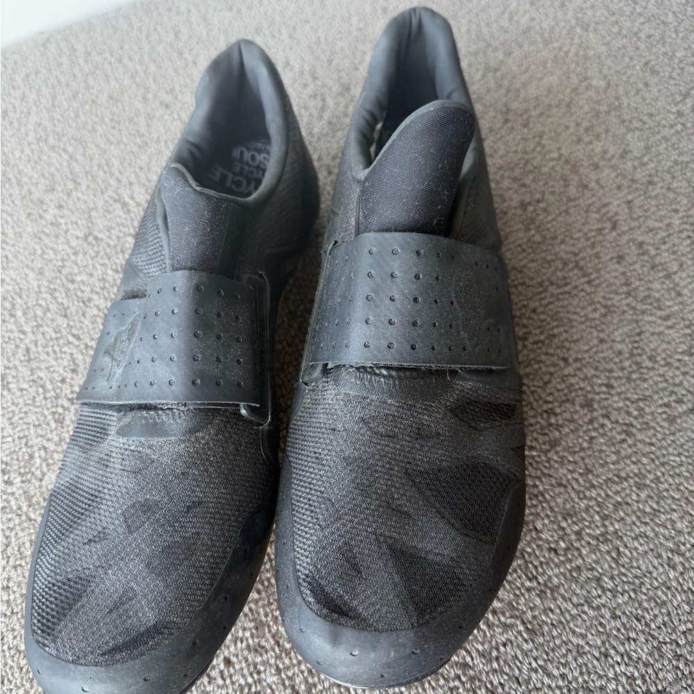 Unisex SoulCycle pearl Izumi cycle shoes